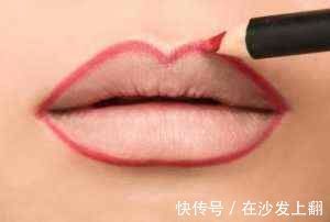 涂口红 涂口红,还在傻傻抿嘴唇这4步缺一不可,不然别怪口红粘杯掉色