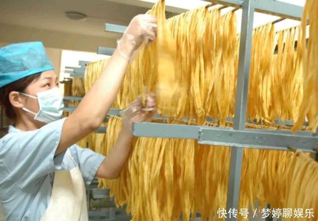 硬嚼不动|泡腐竹,切莫直接加水泡发,很多人不懂装懂,导致外烂里硬嚼不动