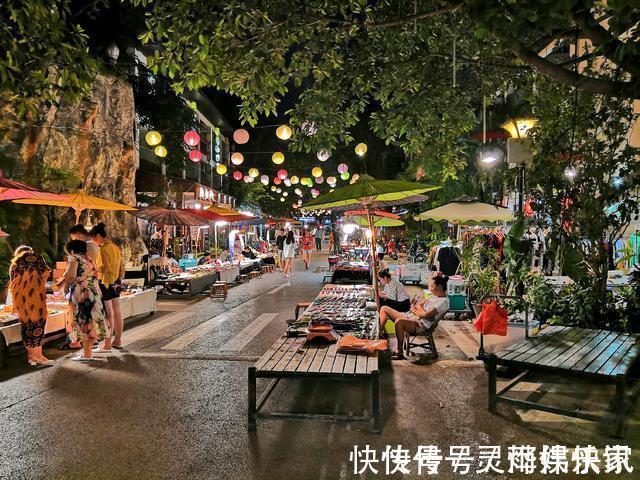 保成路|喜迎全员摆摊时代，国内地摊夜市竞争激烈，谁才是游客心中第一