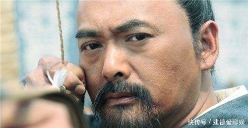 他名气比孔子大，弟子比孔子多，孔子上位后却杀了他，名字很耳熟