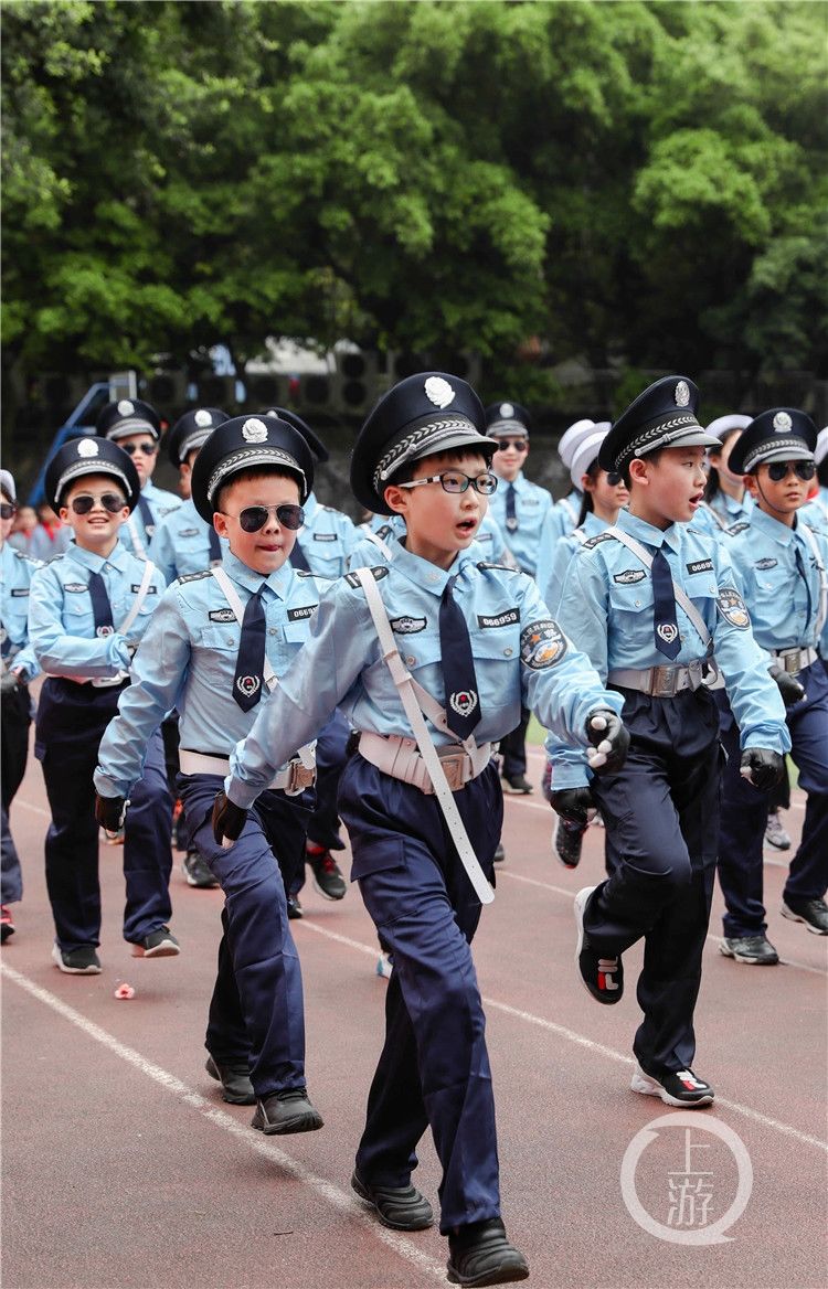 超燃！人民小学体育节开幕，“百变造型”诠释“德智体美劳”