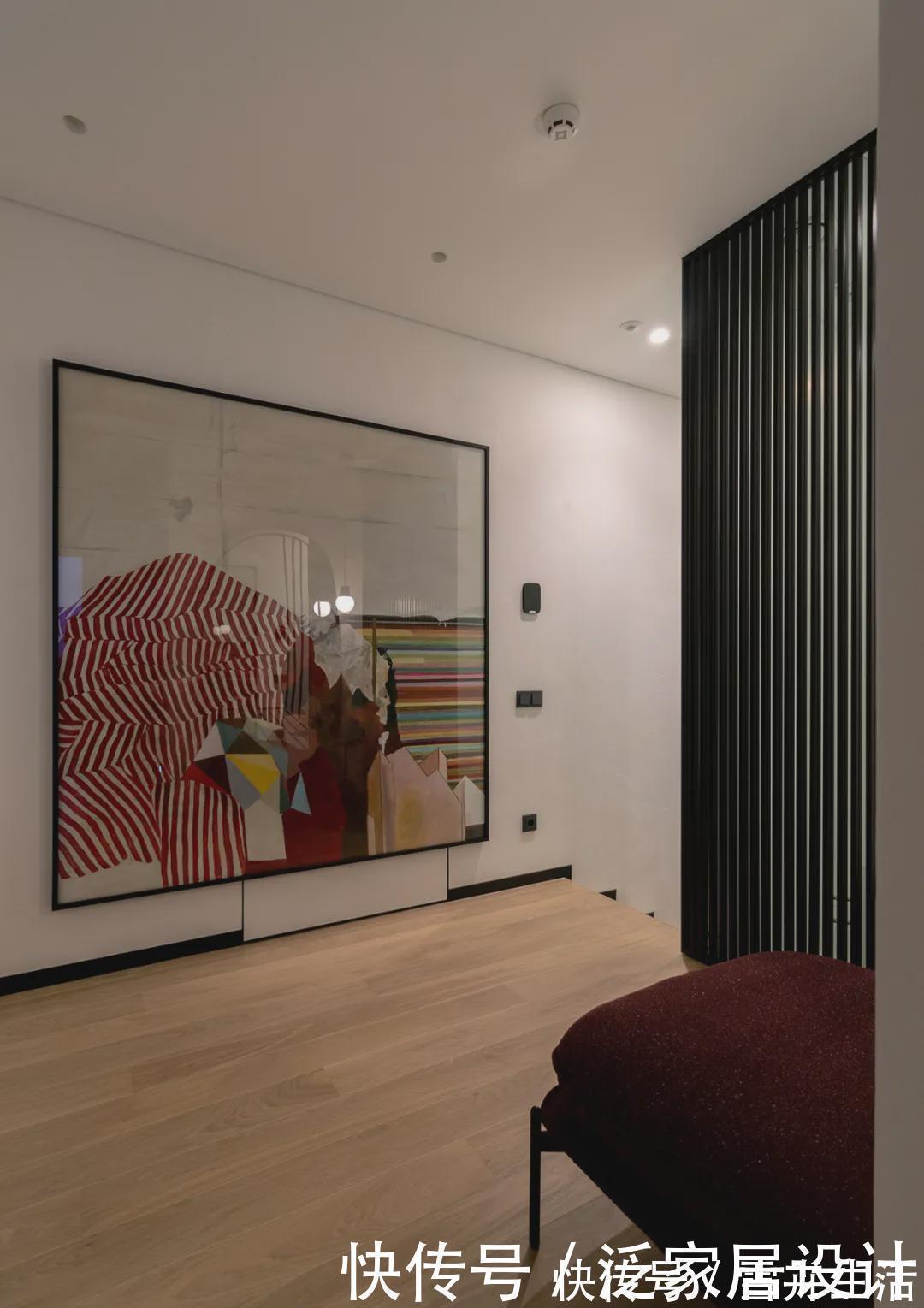 qiji这个100平米的双层住宅,将女性的坚强与柔美发挥的恰到好处!