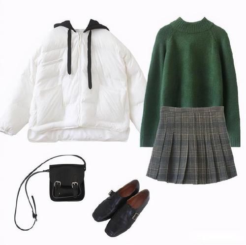 “暗沉”墨绿色毛衣这样穿竟显白!不老气?