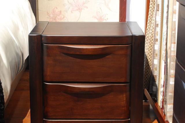 壁龛|越来越多人卧室不放床头柜,瞧瞧人家这么“弄”,比床头柜实用