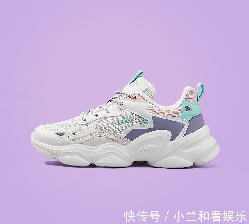 高跟鞋|单调的高跟鞋就别穿了,学我媳妇这样穿运动鞋,时尚还舒适