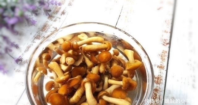 排便|便秘最怕这食材，花5分钟拌一拌，每天吃一碗，清肠排毒，助排便