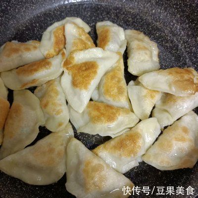 红薯小米粥|健康又过瘾的胡萝卜藕丁煎饺，就是这个味儿