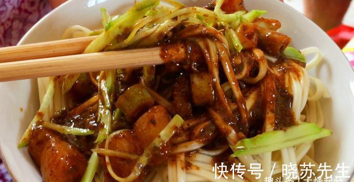 麻辣咸香|姥姥摆地摊，靠1碗炸酱面，日入100元，炸酱配方告诉你