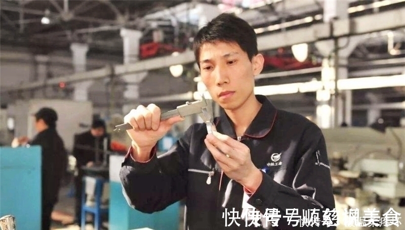 中航工业#“大国工匠”到底有多厉害?二十多年坚守车间,一天工资超40万