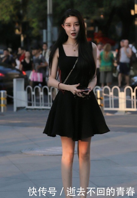好看|腿笔直的小姐姐穿裙子就是好看