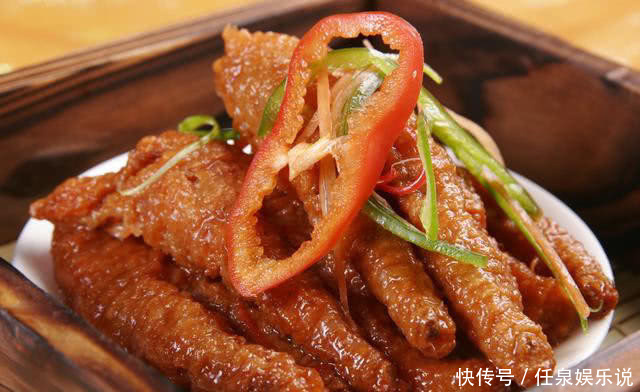 周末家庭小聚,7菜一汤,都说比饭店的都好吃,客人都抢着吃