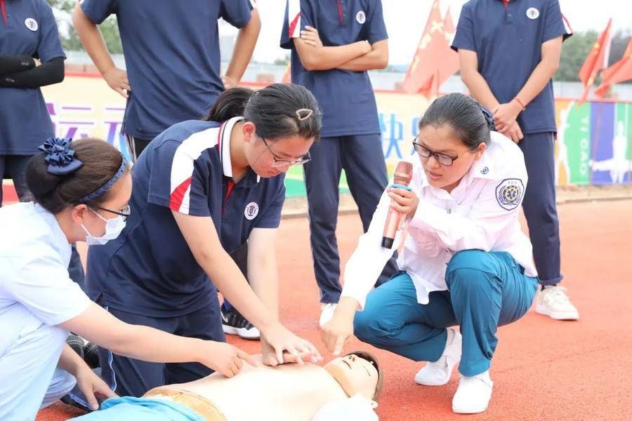 金乡县人民医院|医校联合上好“生命必修课”,金医指导学生做“急救小英雄”