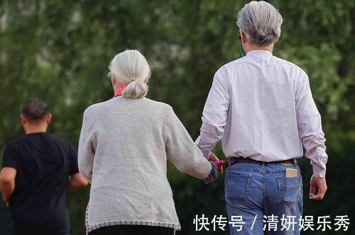 养护|家里的老年人注意：日常做好4件事，养护好双腿，延缓衰老