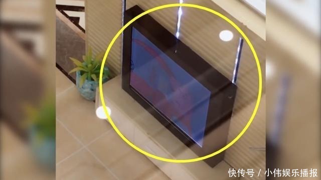 爸爸妈妈|爸爸妈妈带儿子逛售楼处,孩子盯着沙盘不动,走近一看服了