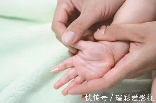 开学季|积食原因不只是吃多，儿科医生：2种早餐再喂，会“拖垮”脾胃