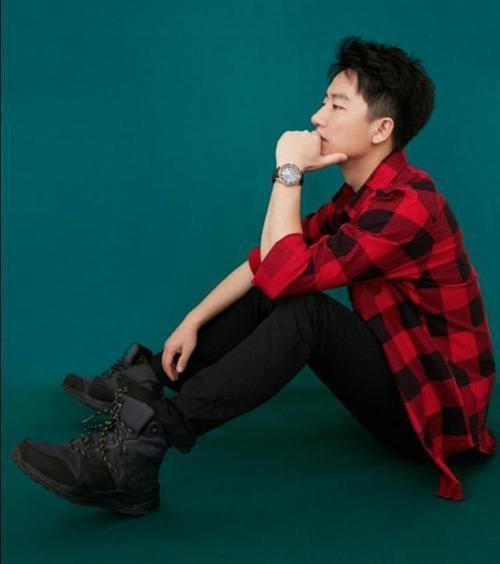 紧身牛仔裤 女生为什么喜欢穿紧身牛仔裤？微胖也能穿出美，实在太性感