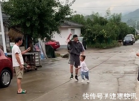 猪肉|“土豪舅舅”带娃提着肉走出六亲不认的步伐,有趣的灵魂万里挑一