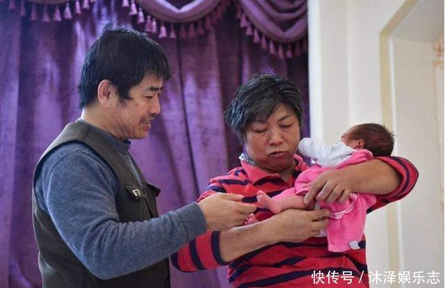 46岁婆婆和22岁儿媳同时做产检奶奶年龄又当妈，你能接受吗