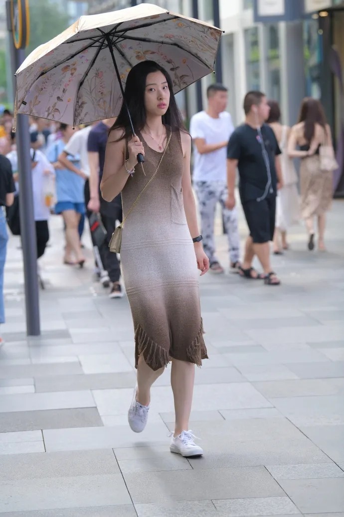 简约|简约活泼又少女的搭配方法,舒适随性还很优雅,彰显时尚风采