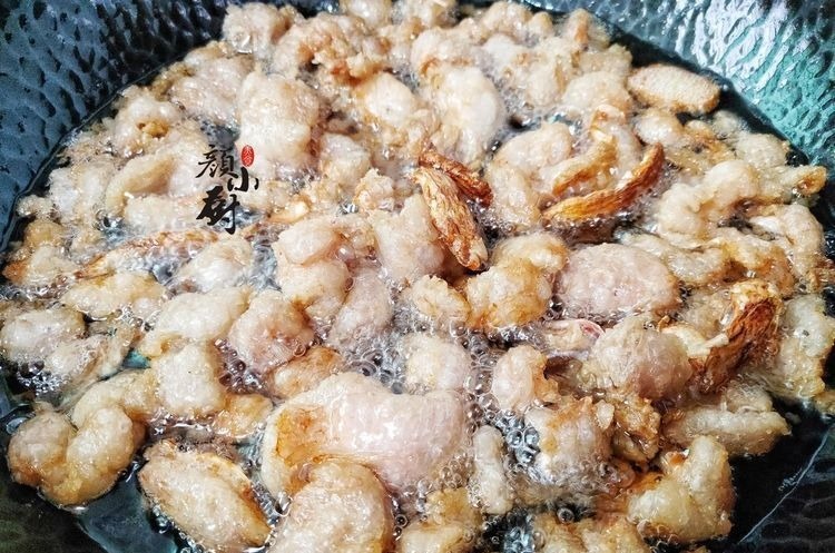 熬猪油时,只加水是错的,多加这2样,猪油又香又白,放1年不坏