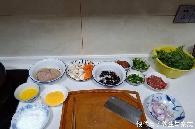 老公带小姑娘回家吃饭,我做了一桌菜招待,她惊讶的“三观”尽碎!