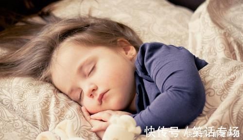 睡眠时间|妈妈带娃不长个，姥姥带娃使劲窜，儿科医生不会正确午睡的后果