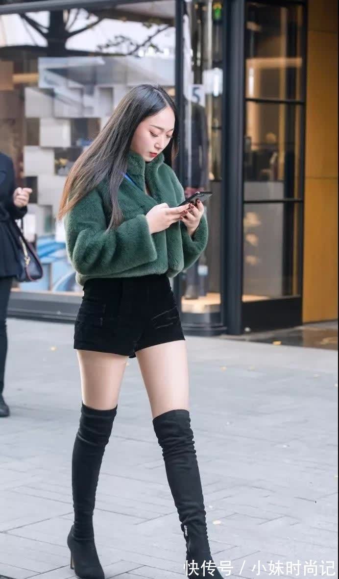 美丽|街拍:美丽风韵,在路上超吸引人的气质美腿美女,好圆润的双腿!