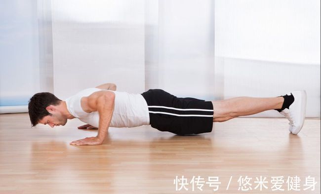 胸肌|俯卧撑的锻炼方法,5个动作增加胸肌围度,提升上肢肌肉力量