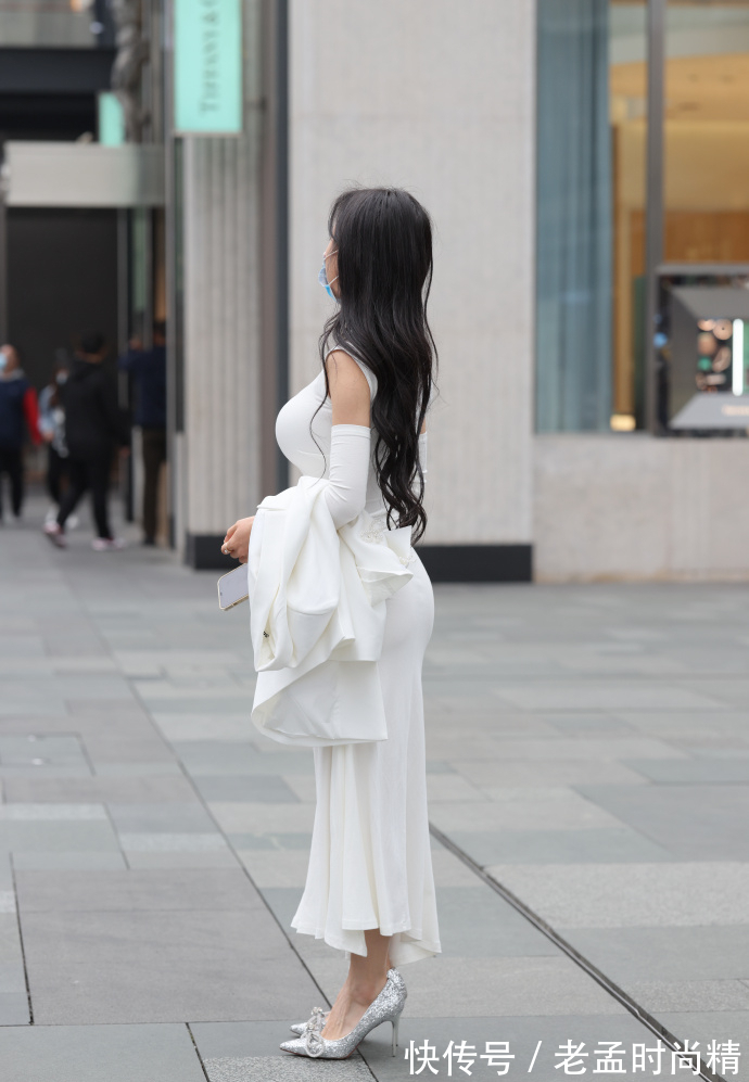 穿搭 用心搭配才能更美,学习穿“修身裙”,你也能让造型优雅出众
