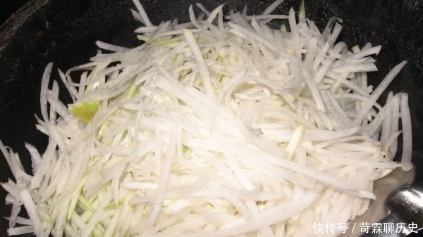 萝卜的这种吃法,只需要简单一拌,清脆爽口全家爱吃
