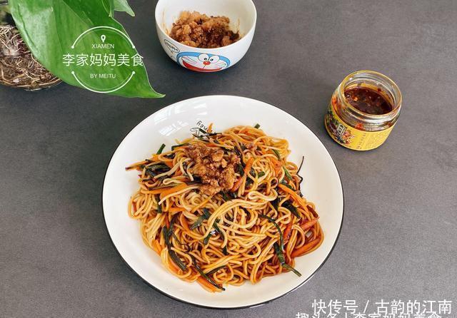 营养|1个人吃饭,我从不点外卖,荤素搭配营养足,网友:认真吃饭真好