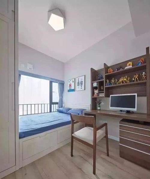 白色谷仓门|88㎡小蜗居!装出三室两厅的效果,衣帽间阳台真棒