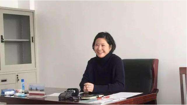 李菊|中国首位女乒大魔王,43岁仍气质出众,如今身居要职生活幸福