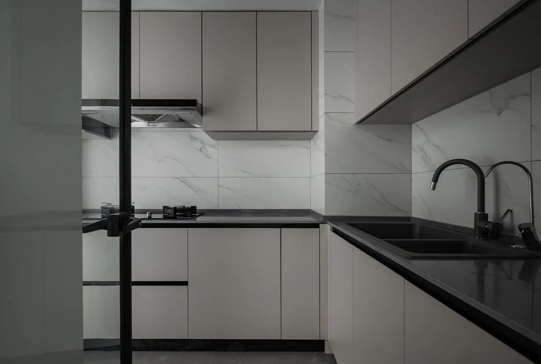 装饰画|130㎡现代极简，朴素的空间设计，也让生活简约温馨舒适