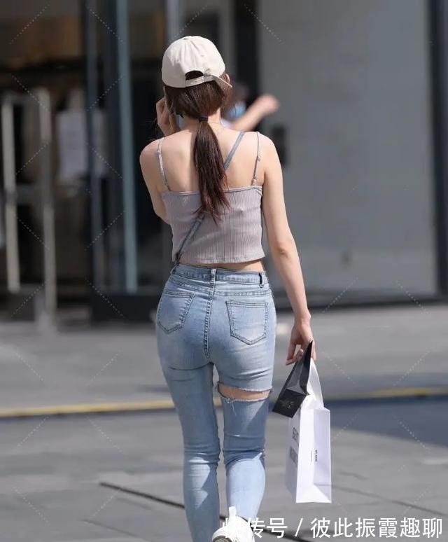 百搭 短款上衣搭配瑜伽裤,装扮让气质满满呈现,简单又耐看