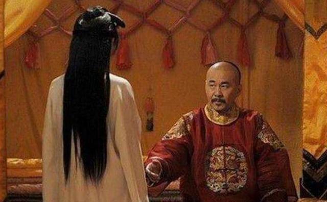 起床|皇帝起床后要“洗龙沟”，宫女为何不避开，还抢着要上前伺候