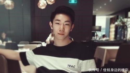 央视主持人风格转变，迎来新面孔，严肃“国字脸”转型“小鲜肉”