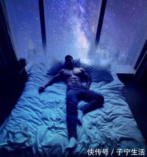 冠军|腹肌练成搓衣板,靠实力撸铁的95后,赢得大学生赛健体全场冠军