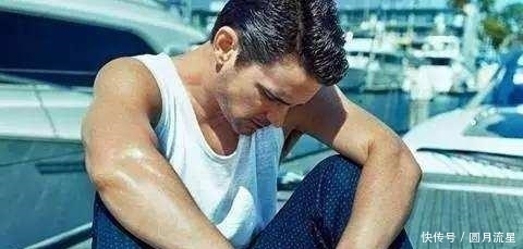 有人喝点水就跑厕所，有人却怎么喝都没尿意？告诉你哪种更健康