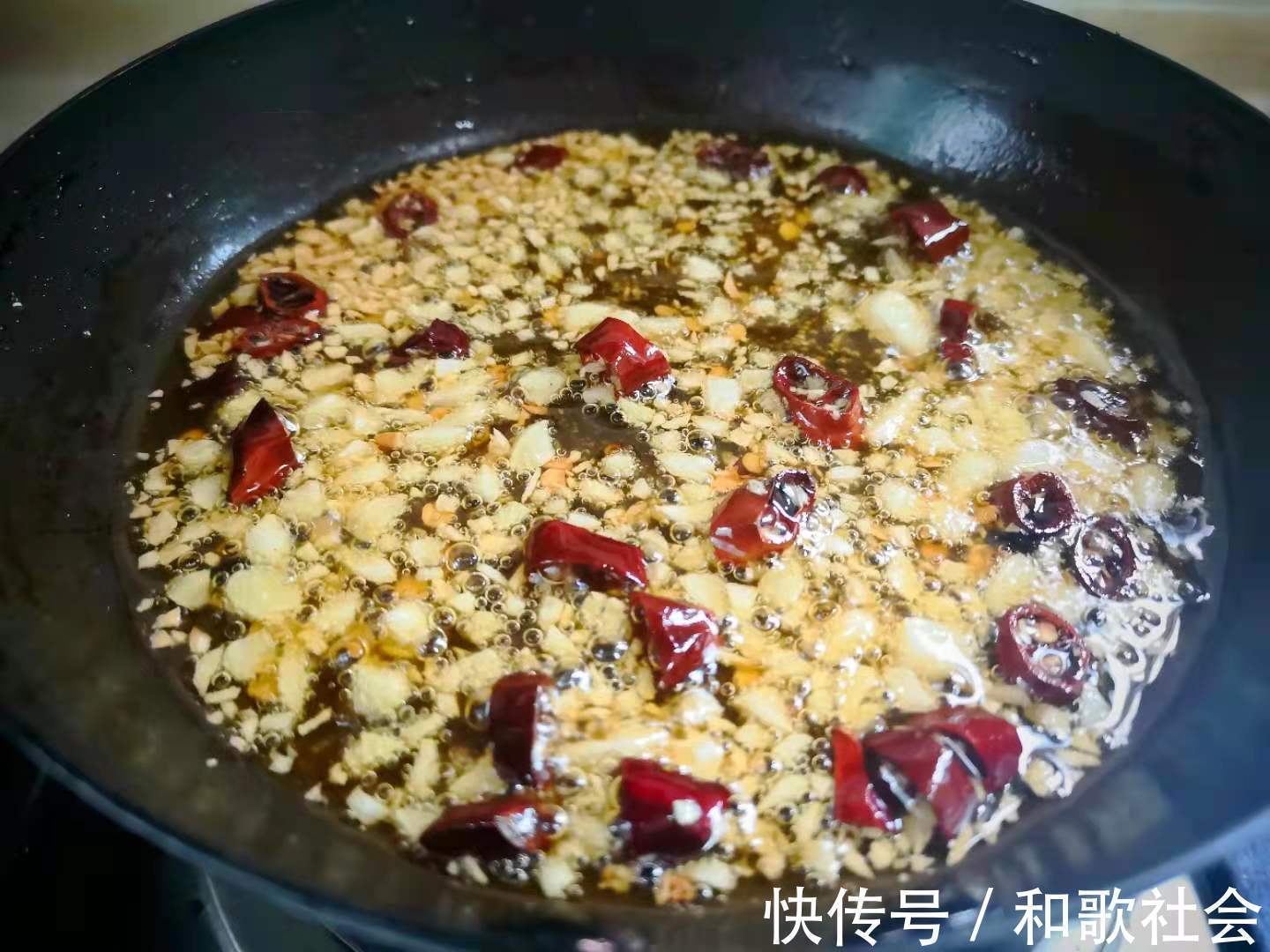 三伏天|这食材夏季很常见,才几毛钱一斤,加料一拌,清香爽口,开胃解暑