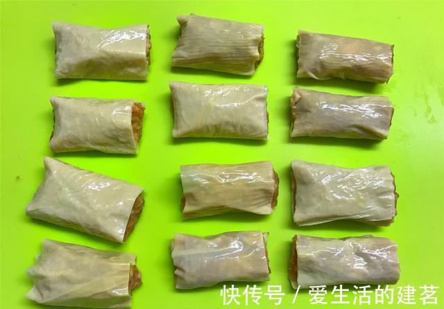 肉馅|一张豆皮一块肉,教你做特色美食,喷香酥脆,上桌就光盘