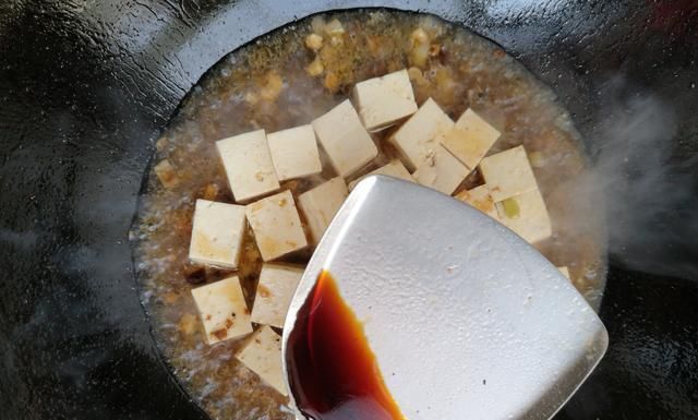 炖豆腐时加入它，美味又下饭，一上桌就被抢光了！