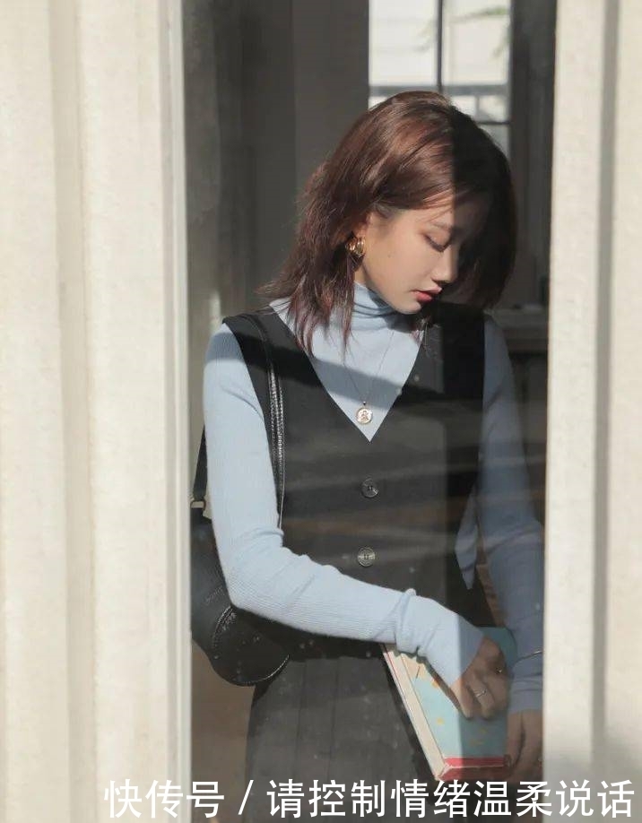 2021年第一套绝美气质穿搭:丝绒裙+毛衣!!!