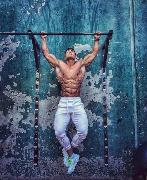 胸肌|肌肉练家子的虎背熊腰好精壮:胸肌壮实,腹肌质感,麒麟臂也健硕