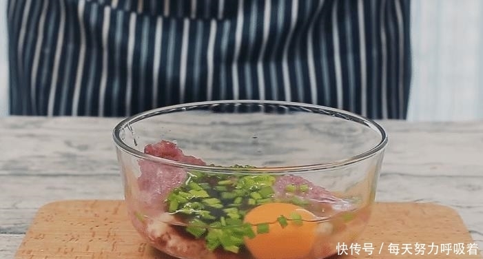 孩子|想吃春卷不用买,用饺子皮就能做,外焦里嫩又解馋,孩子特爱吃