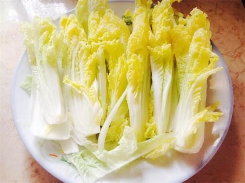 养生食物|女人爱美推荐常吃以下三种养生食物，排毒清肠，疏通血管