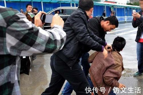 美术老师|“老师”在孩子手背画画,女儿回家给父母看,爸爸偷偷回房间报警