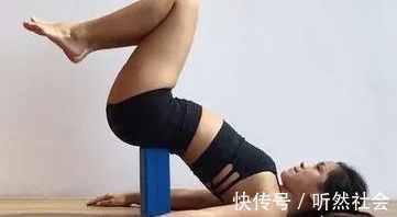 动作|晨起3组瑜伽拉伸,打开背部,改善驼背超有效