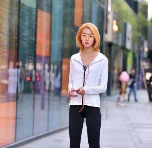 紧身裤 简约瑜伽裤,显得帅气更时尚,穿上更显时尚朝气的格调!