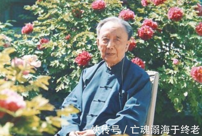 魯迅@郭沫若罵魯迅四個字,魯迅用14個字回懟,精準概括了郭沫若一生